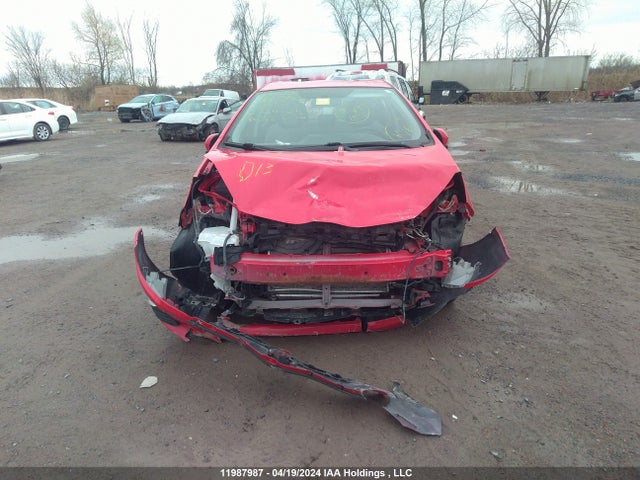 Toyota PRIUS C 2016 JTDKDTB30G1124277 Image 13