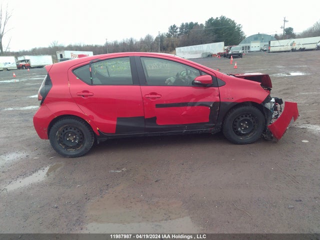Toyota PRIUS C 2016 JTDKDTB30G1124277 Image 14
