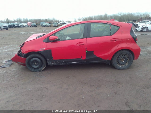 Toyota PRIUS C 2016 JTDKDTB30G1124277 Image 15