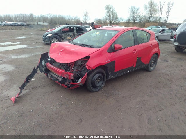 Toyota PRIUS C 2016 JTDKDTB30G1124277 Image 2