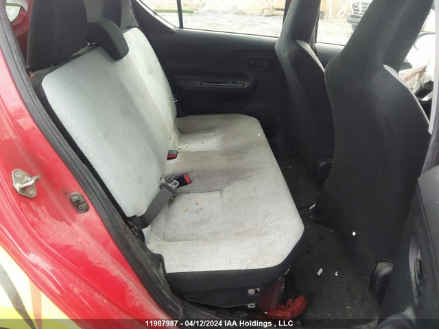 Toyota PRIUS C 2016 JTDKDTB30G1124277 Image 8