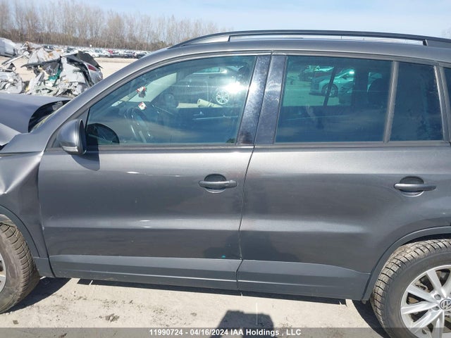 WVGJV7AX1FW517805 Volkswagen Tiguan