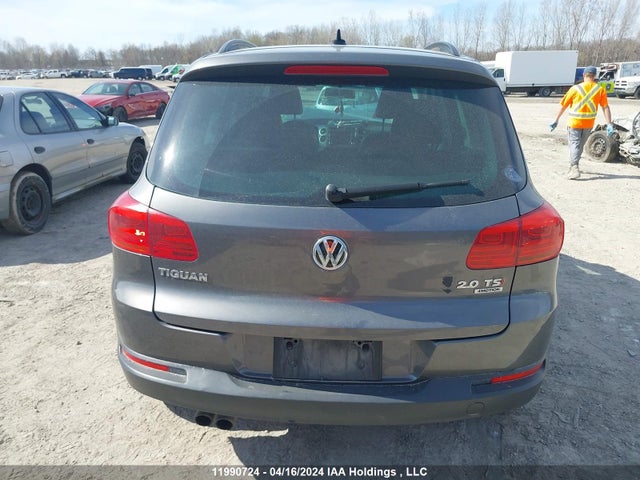 WVGJV7AX1FW517805 Volkswagen Tiguan