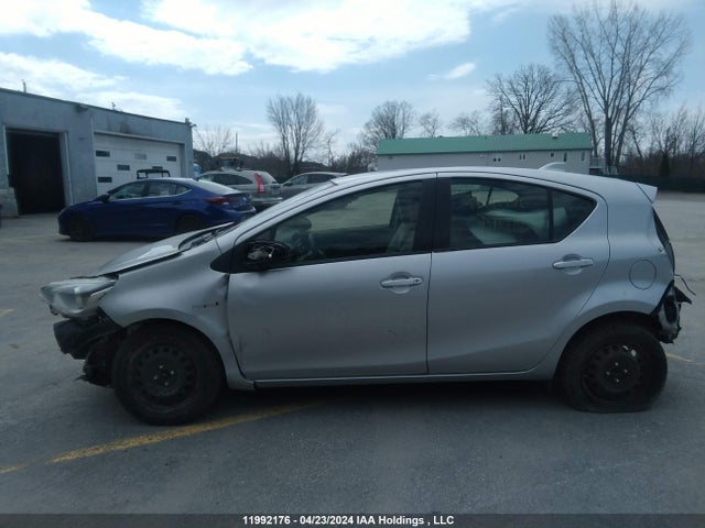 Toyota Prius C Technology 2016 JTDKDTB34G1126257 Image 15