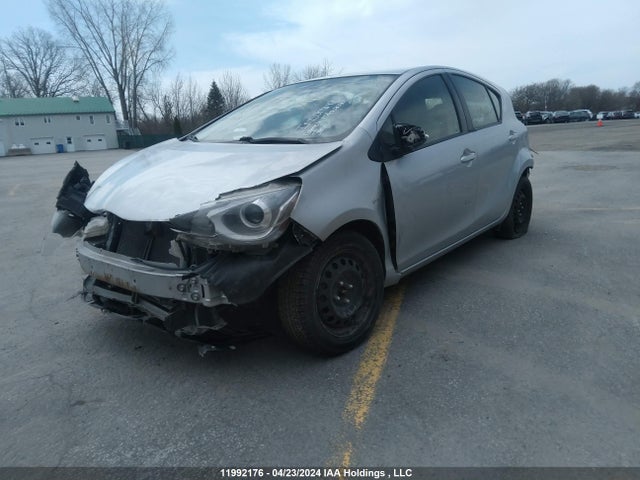 Toyota Prius C Technology 2016 JTDKDTB34G1126257 Image 2