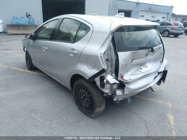 Toyota Prius C Technology 2016 JTDKDTB34G1126257 Image 3