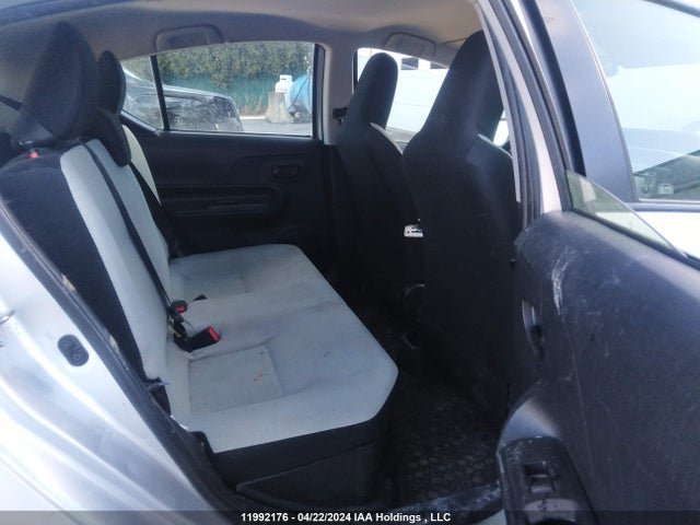 Toyota Prius C Technology 2016 JTDKDTB34G1126257 Image 8