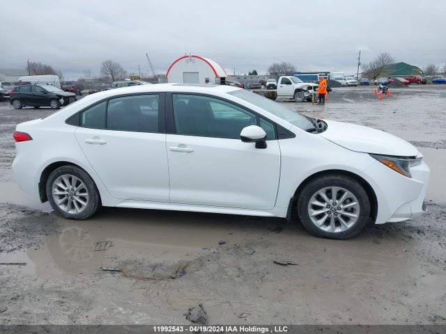 Toyota COROLLA LE 2022 5YFBPMBE8NP300922 Image 13