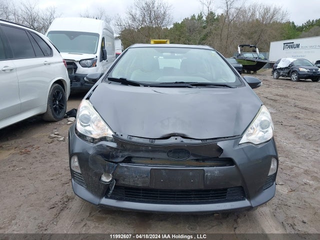 Toyota Prius C Technology 2014 JTDKDTB39E1572031 Image 6