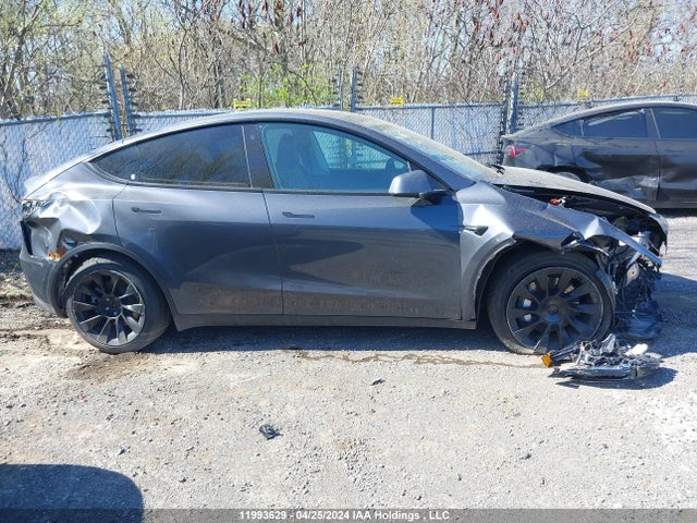Tesla Model Y 2022 7SAYGDEE2NF484100 Image 14