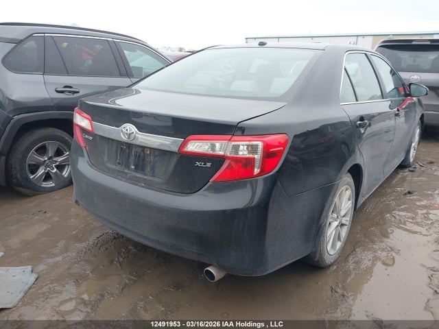 TOYOTA CAMRY - 4