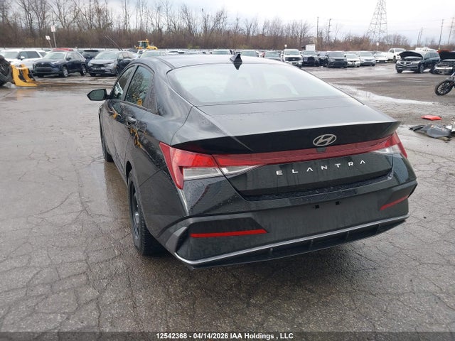 HYUNDAI ELANTRA ESSENTIAL - 3