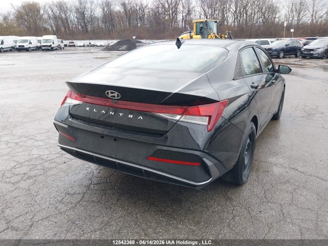 HYUNDAI ELANTRA ESSENTIAL - 4