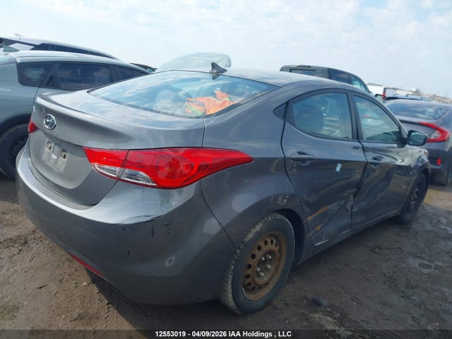 HYUNDAI ELANTRA GL - 4