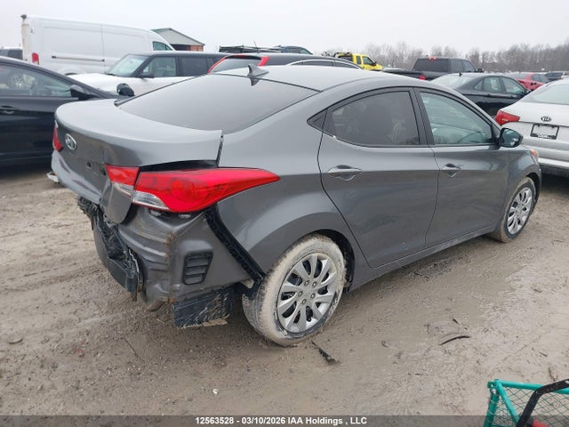 HYUNDAI ELANTRA - 4