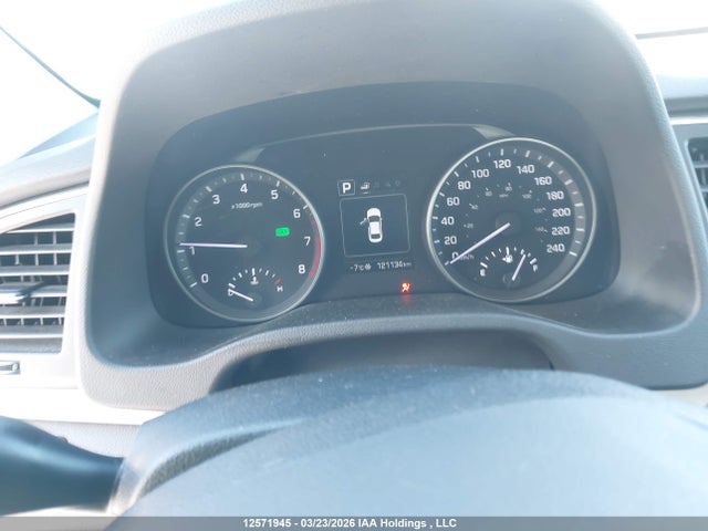 HYUNDAI ELANTRA GL - 7