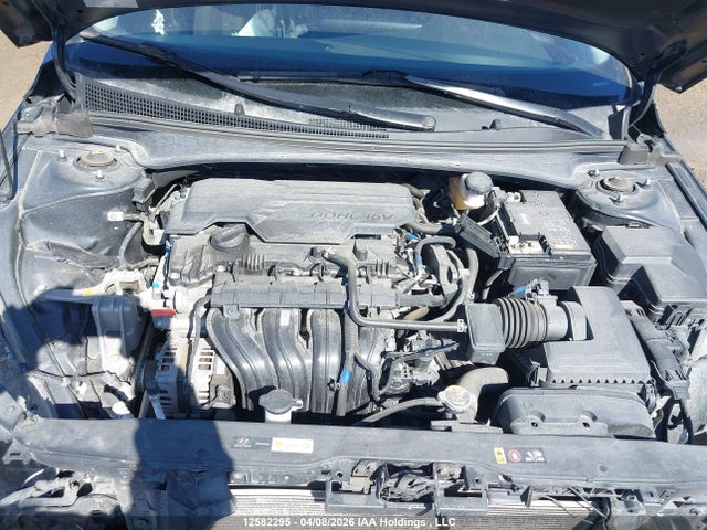 HYUNDAI ELANTRA PREFERRED IVT - 10