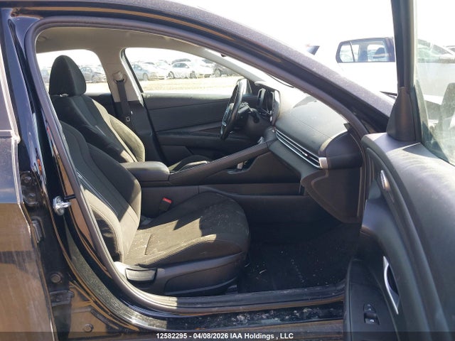 HYUNDAI ELANTRA PREFERRED IVT - 5