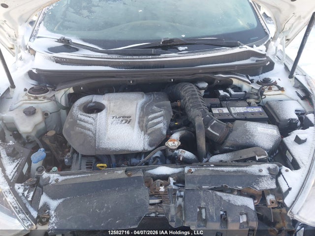 HYUNDAI VELOSTER TURBO - 9