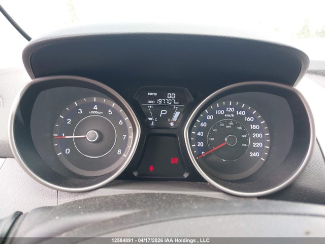 HYUNDAI ELANTRA GL - 7