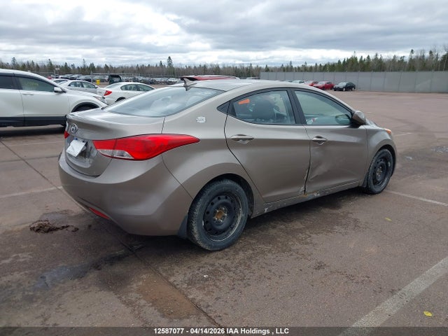 HYUNDAI ELANTRA GLS - 4