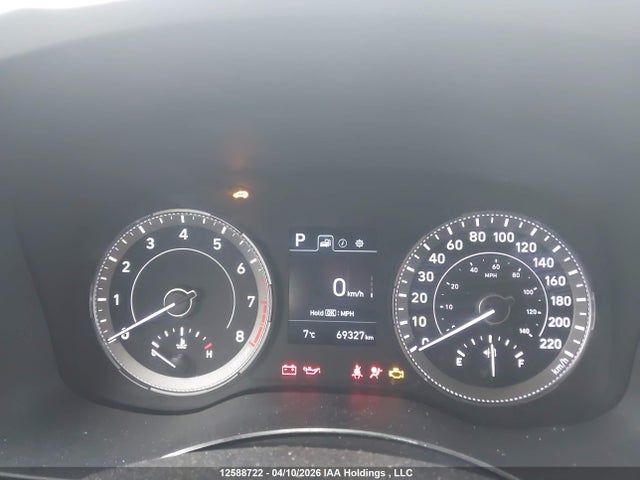 HYUNDAI VENUE ESSENTIAL AUTO IVT WITH TWO-TONE BODY COLOUR - 7