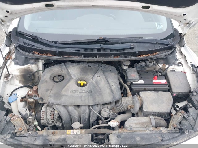 HYUNDAI ELANTRA GT GLS - 10