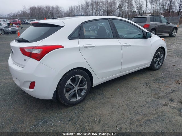 HYUNDAI ELANTRA GT GLS - 4