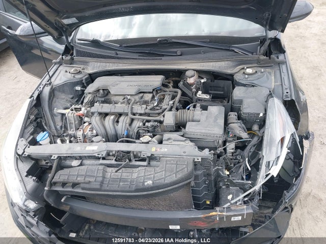 HYUNDAI ELANTRA PREFERRED IVT - 10