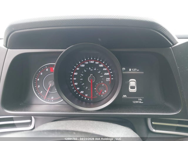 HYUNDAI ELANTRA PREFERRED IVT - 7