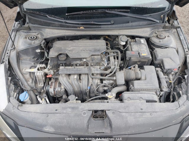 HYUNDAI ELANTRA LUXURY IVT - 10