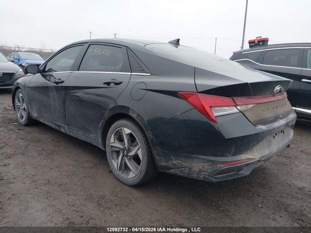 HYUNDAI ELANTRA LUXURY IVT - 3