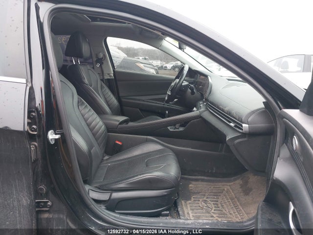 HYUNDAI ELANTRA LUXURY IVT - 5