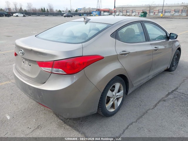 HYUNDAI ELANTRA - 4