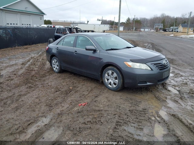 TOYOTA CAMRY - 1