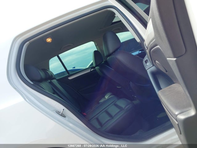 صورة 8 لـ 2013 Volkswagen GOLF