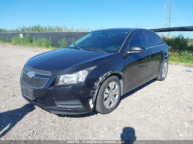 2014 Chevrolet CRUZE photo 2