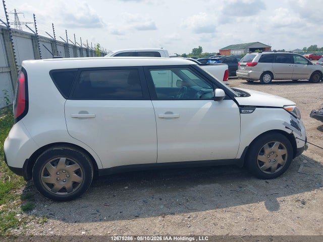 2017 KIA SOUL LX — фото 12