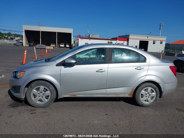 صورة 14 لـ 2016 Chevrolet SONIC LS