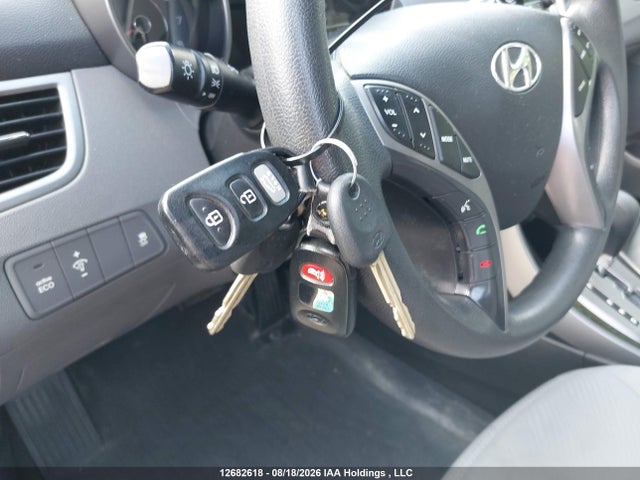 2013 Hyundai ELANTRA 照片 11