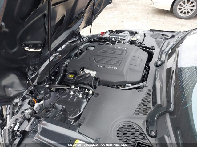 صورة 10 لـ 2024 Jaguar F-TYPE P575 R75