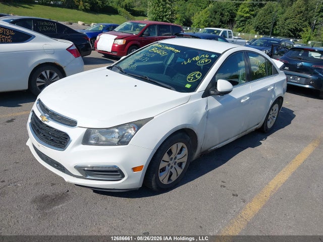2015 Chevrolet CRUZE photo 2