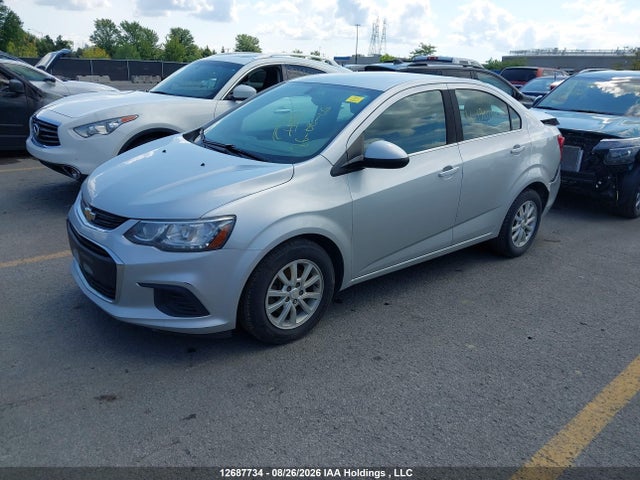 2017 Chevrolet SONIC LT — фото 2