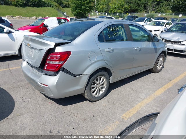 2017 Chevrolet SONIC LT — фото 4