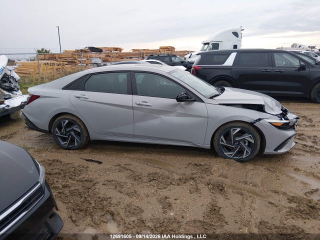 صورة 14 لـ 2025 Hyundai ELANTRA SEL SPORT