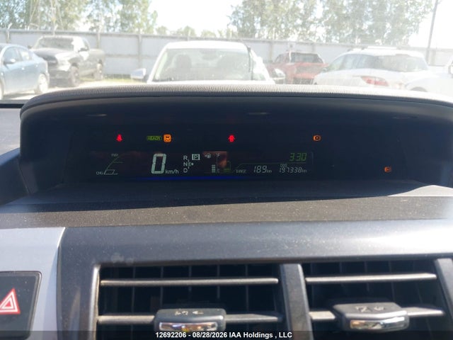 صورة 7 لـ 2012 Toyota PRIUS V