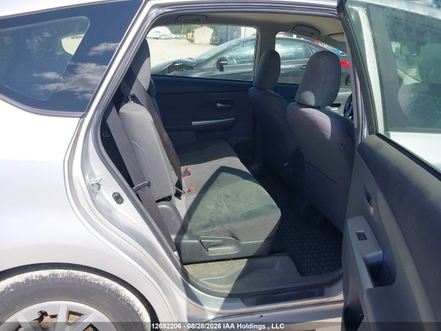 صورة 8 لـ 2012 Toyota PRIUS V