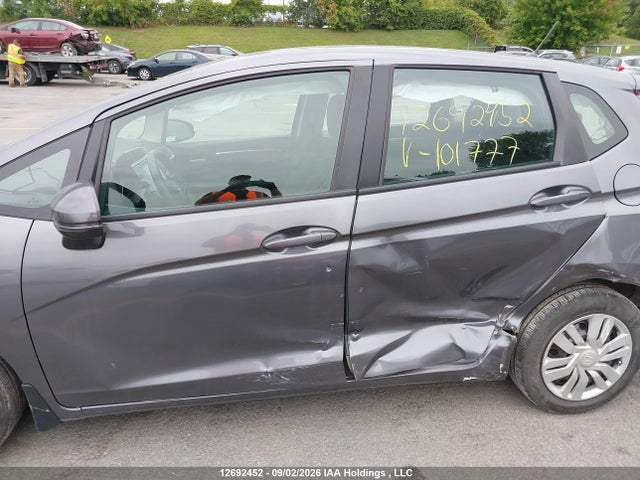 2016 Honda FIT LX — фото 15