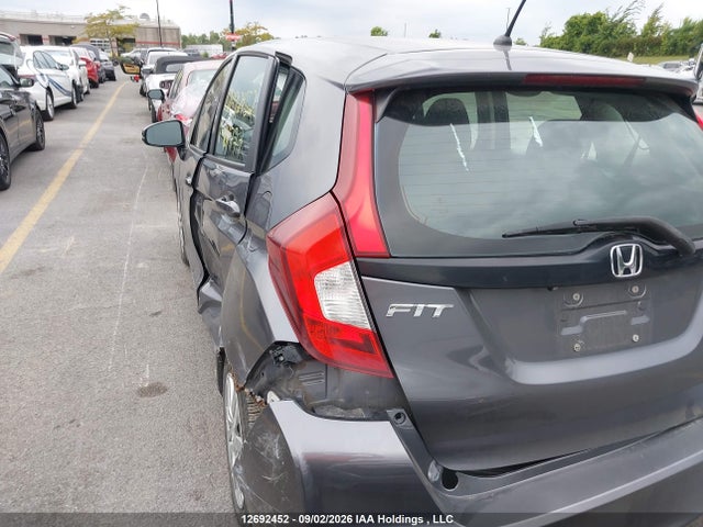 2016 Honda FIT LX — фото 22