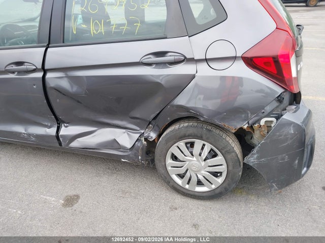 2016 Honda FIT LX — фото 6